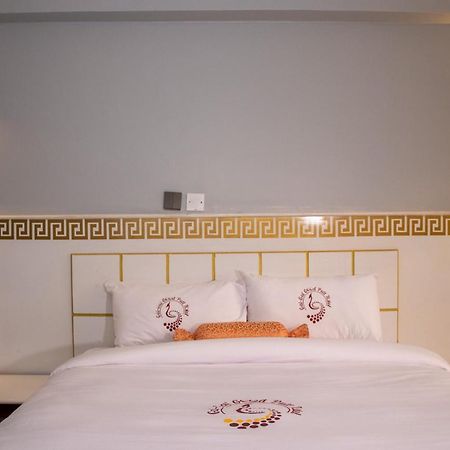 Good Putt Hotel Nakuru Bagian luar foto