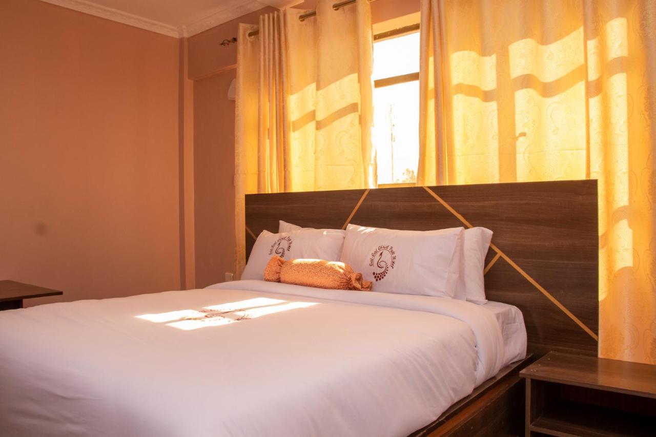 Good Putt Hotel Nakuru Bagian luar foto